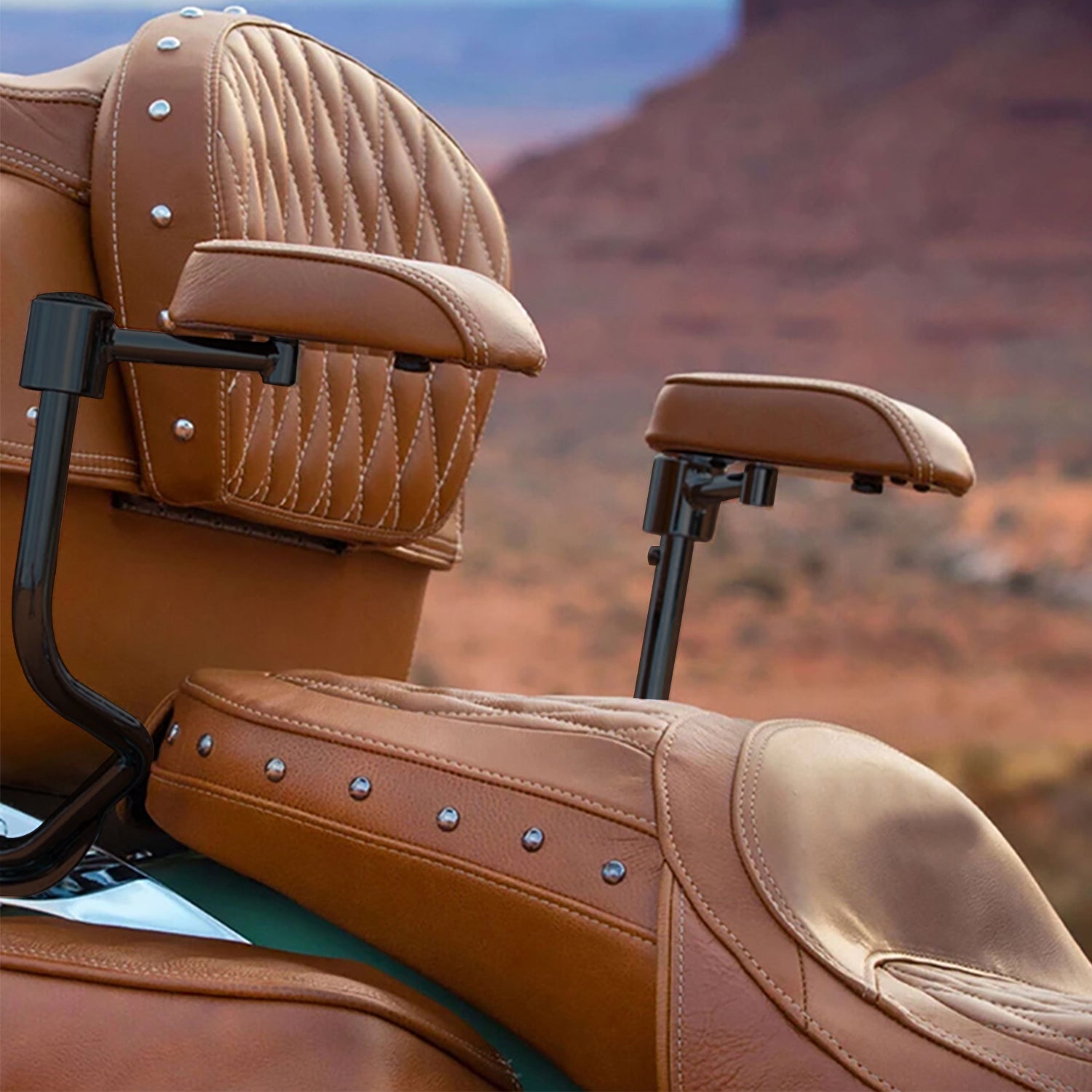 For INDIAN Roadmaster INDAN pursuit passenger armrest is blackPanical Pursuit passenger armrest for2014-2024 Indian Highway Mater passenger Handrail BLACK and Brown